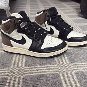 Nike Air Jordan 1 Retro High OG - Black and White